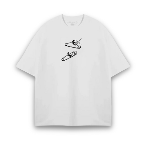PINNED HEART PREMIUM T-SHIRT - Amor/e Clothing